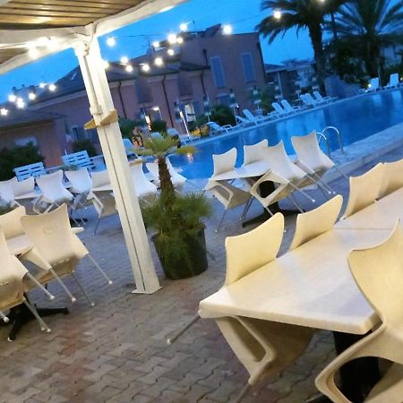 Bike And Breakfast Apartments Pietra Ligure Exterior foto