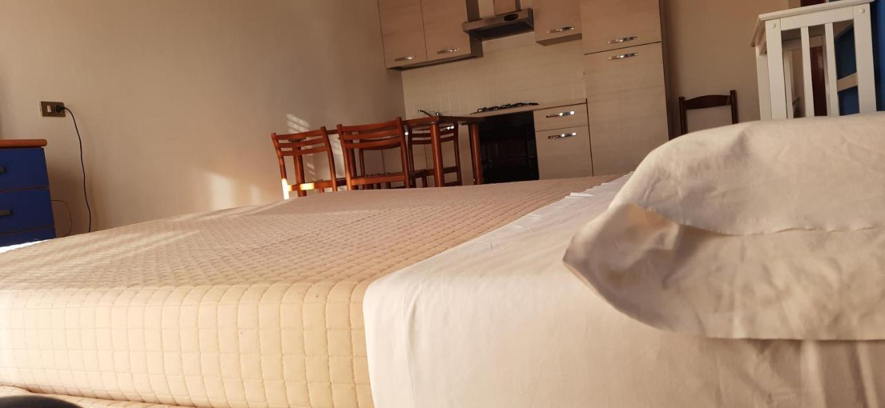 Bike And Breakfast Apartments Pietra Ligure Exterior foto